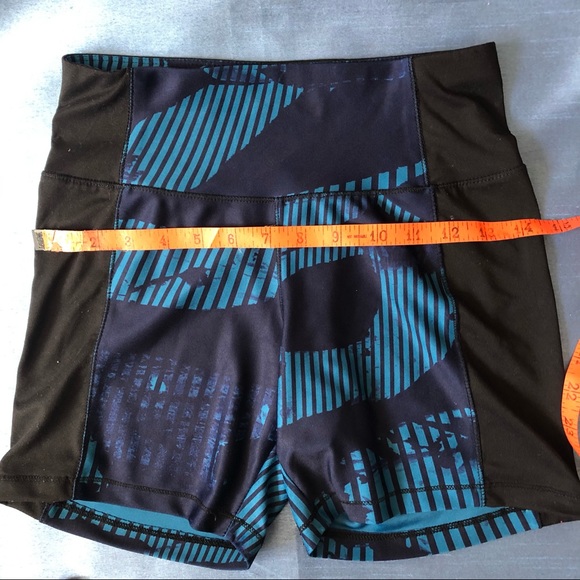 HS Active Yoga Shorts - Picture 4 of 4